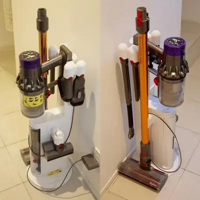 a coffee dispenser in a wall with a coffee machine at \u30aa\u30a6\u30eb\u30cf\u30a6\u30b9 in Tokyo