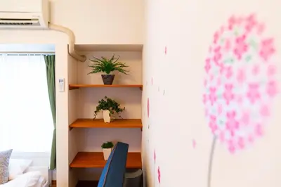a room with a desk and shelves with plants at \u8981\u753a \u4e00\u6238\u5efa\u8cb8\u5bb6 in Tokyo
