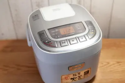 an electronic device sitting on top of a table at \u30d1\u30eb\u30b3\u30fc\u30c8\u6c60\u888b in Tokyo