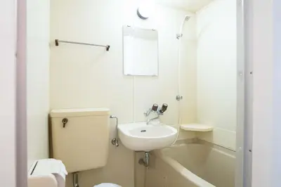 a bathroom with a sink and a toilet and a bath tub at \u30d1\u30f3\u30b7\u30aa\u30f3\u62bc\u4e0a in Tokyo