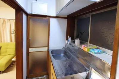 a kitchen with a stainless steel sink in a room at \u6e0b\u8c37\u672c\u753a4\u4e01\u76ee\u6238\u5efa in Tokyo