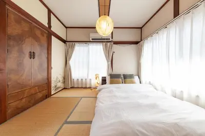 a bedroom with a large bed and a window at \u6e0b\u8c37\u672c\u753a4\u4e01\u76ee\u6238\u5efa in Tokyo
