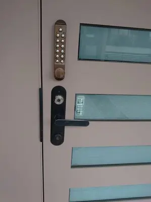 a door with a door knob and a door sidx sidx sidx sidx at \u773a\u3081\u306e\u3044\u3044\u4e00\u8ed2\u5bb6 in Tokyo