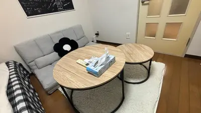 a living room with two tables and a couch at \u5de3\u9d28 \u6700\u59274\u4eba in Tokyo