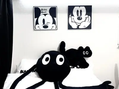 two black stuffed animals sitting on a bed at \u5de3\u9d28 \u6700\u59274\u4eba in Tokyo