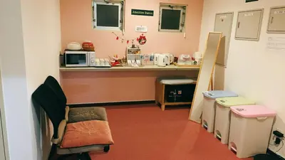 a room with a counter in a hospital room at Hotel Yuni Star-Club in Tokyo