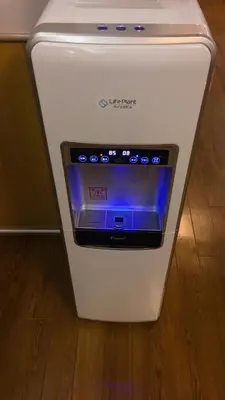 a white oven sitting on top of a floor at Hotel Yuni Star-Club in Tokyo