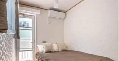 a small bedroom with a bed with a window at \u7b39\u585a\u6238\u5efa in Tokyo