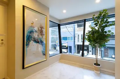 a room with a large window with a potted plant at 都心罕见东京奢华设计师Kdob带榻榻米 戴森&POLA顶级配置4分钟到东京站 20分钟到迪士尼 最大3人 in Tokyo