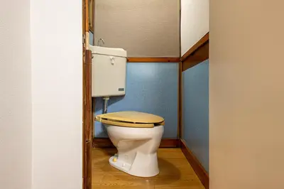 a bathroom with a white toilet in a room at \u6771\u4e0a\u91ce\u6238\u5efa in Tokyo