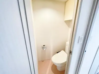 a small bathroom with a toilet in a room at Shinjuku-K-SJ0060 in Tokyo