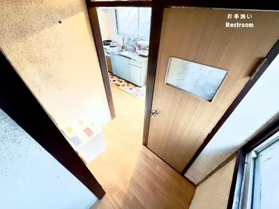 a hallway with a door with a picture on it at 7\u6642IN19\u6642OUT # \u6c60\u888b\u738b\u5b50\u8d64\u7fbd\u99c5\u7121\u6599\u9001\u8fce # \u4e0a\u91ce\u99c514\u5206 # \u65e5\u66ae\u91cc\u99c510\u5206 # \u4e00\u68df\u8cb8\u5207 # \u6700\u59277\u540d A # 7 00 IN19 00 OUT # Free pick up Ikebukuro Oji and Akabane Stations # 14 min to Ueno # 10 min to Nippori # Whole house rental # Max 7 # A in Tokyo