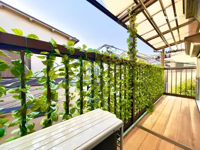 a balcony with a bench and plants on it at 7\u6642IN19\u6642OUT # \u6c60\u888b\u738b\u5b50\u8d64\u7fbd\u99c5\u7121\u6599\u9001\u8fce # \u4e0a\u91ce\u99c514\u5206 # \u65e5\u66ae\u91cc\u99c510\u5206 # \u4e00\u68df\u8cb8\u5207 # \u6700\u59277\u540d A # 7 00 IN19 00 OUT # Free pick up Ikebukuro Oji and Akabane Stations # 14 min to Ueno # 10 min to Nippori # Whole house rental # Max 7 # A in Tokyo