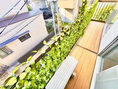 a vertical garden on the side of a building at 7\u6642IN19\u6642OUT # \u6c60\u888b\u738b\u5b50\u8d64\u7fbd\u99c5\u7121\u6599\u9001\u8fce # \u4e0a\u91ce\u99c514\u5206 # \u65e5\u66ae\u91cc\u99c510\u5206 # \u4e00\u68df\u8cb8\u5207 # \u6700\u59277\u540d A # 7 00 IN19 00 OUT # Free pick up Ikebukuro Oji and Akabane Stations # 14 min to Ueno # 10 min to Nippori # Whole house rental # Max 7 # A in Tokyo