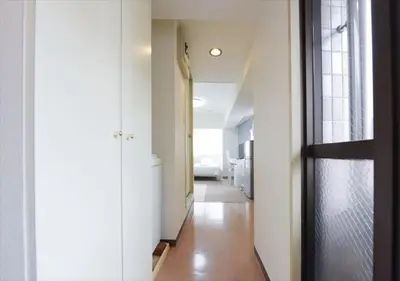 a hallway with a door leading into a room at Hirojo Building 203,303,403,603,703 - Vacation STAY 15419 in Tokyo