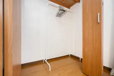 a closet with a white wall with a hoop at \u62bc\u4e0a\u99c5\u304b\u3089\u5f92\u6b655\u5206 \u7121\u6599WiFi \u30b9\u30ab\u30a4\u30c4\u30ea\u304c\u773a\u671b\u3067\u304d\u307e\u3059 \u6700\u59276\u4ebaOK in Tokyo