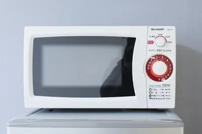 a white microwave oven with a red knob at Hirojo Building 203,303,403,603,703 - Vacation STAY 15452 in Tokyo