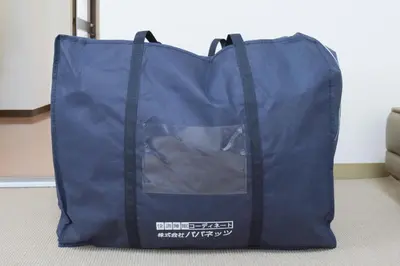 a blue bag sitting on the floor next to a couch at Hirojo Building 203,303,403,603,703 - Vacation STAY 15452 in Tokyo