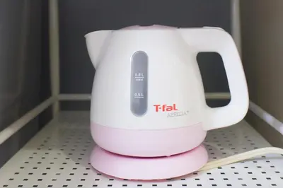 a hello kitty mixer sitting on a shelf at Hirojo Building 203,303,403,603,703 - Vacation STAY 15452 in Tokyo