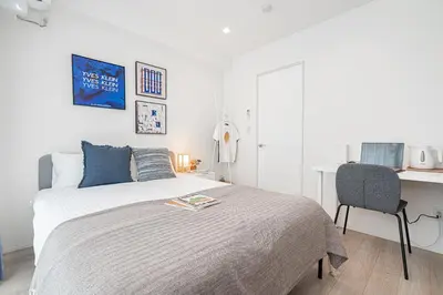 a bedroom with a bed and a desk and a chair at ZAITO Tokyo Skytree Yokokawa III \u9326\u7cf8\u753a\u99c5\u304b\u3089\u5f92\u6b69\uff19\u5206 in Tokyo