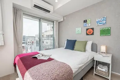 a bedroom with a large bed and a window at ZAITO Tokyo Skytree Yokokawa III \u9326\u7cf8\u753a\u99c5\u304b\u3089\u5f92\u6b69\uff19\u5206 in Tokyo