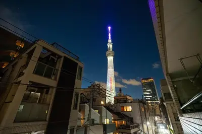 a view of the eiffel tower lit up at night at LifeHouse \u62bc\u4e0a\u99c5\u304b\u3089\u5f92\u6b695\u5206 \u30b9\u30ab\u30a4\u30c4\u30ea\u4e00\u307e\u3067\u5f92\u6b659\u5206 \u6700\u59276\u4ebaok \u6709\u514d\u8d39WiFi in Tokyo