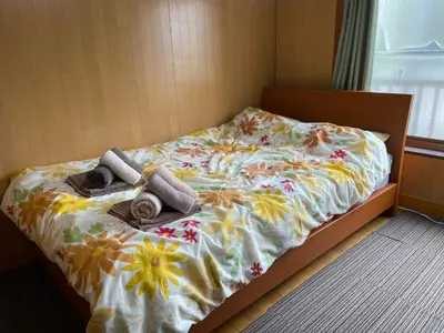 a bed with towels and towels on top of it at Tokyo Stay Kitashinjyuku in Tokyo