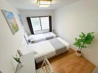 a small bedroom with a bed and a window at 7\u6642IN19\u6642OUT # \u65b0\u5bbf\u6b4c\u821e\u4f0e\u753a\u30a8\u30ea\u30a2\u307e\u3067\u96fb\u8eca4\u5206 # \u99c5\u8fd18\u5206 # \u5c02\u7528\u30d0\u30b9\u30ad\u30c3\u30c1\u30f3 # \u6700\u59273\u540d # 7 00 IN19 00 OUT # 4 min train to Shinjuku Kabukicho # 8 min walk to station # Private bath kitchen # Max 3 in Tokyo