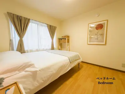 a bedroom with a bed and a window at 7\u6642IN19\u6642OUT # \u65b0\u5bbf\u6b4c\u821e\u4f0e\u753a\u30a8\u30ea\u30a2\u307e\u3067\u96fb\u8eca4\u5206 # \u99c5\u8fd18\u5206 # \u5c02\u7528\u30d0\u30b9\u30ad\u30c3\u30c1\u30f3 # \u6700\u59273\u540d # 7 00 IN19 00 OUT # 4 min train to Shinjuku Kabukicho # 8 min walk to station # Private bath kitchen # Max 3 in Tokyo