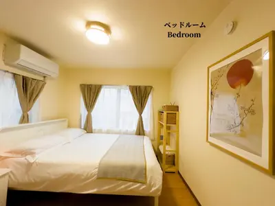a bedroom with a white bed and a window at 7\u6642IN19\u6642OUT # \u65b0\u5bbf\u6b4c\u821e\u4f0e\u753a\u30a8\u30ea\u30a2\u307e\u3067\u96fb\u8eca4\u5206 # \u99c5\u8fd18\u5206 # \u5c02\u7528\u30d0\u30b9\u30ad\u30c3\u30c1\u30f3 # \u6700\u59273\u540d # 7 00 IN19 00 OUT # 4 min train to Shinjuku Kabukicho # 8 min walk to station # Private bath kitchen # Max 3 in Tokyo