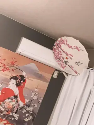 a table with a umbrella and a picture on it at \u7f8e\u30cf\u30a6\u30b9 Beauty House in Tokyo
