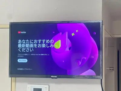 a television screen with a purple bear on it at \u65b0\u5bbf\u533a\u5e02\u4e2d\u5fc3\u6b4c\u821e\u4f0e\u753a\u9996\u9009\u623f\u6e90\u514d\u8d39Wi-Fi\u3002 in Tokyo