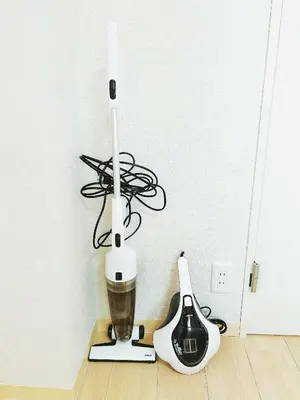 a blender sitting on a stand next to a wall at Tokyo Skytree Home Skytree View Hikifune in Tokyo