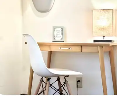 a white chair sitting next to a wooden desk at \u76f4\u8fbe-\u6c60\u888b-2\u5206\u949f \u8f66\u7ad9\u5f92\u6b656\u5206\u949f 3bedrooms-IT0338 in Tokyo