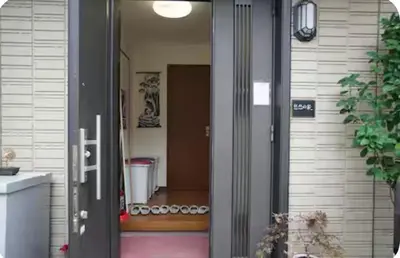 a door leading into a house with a hallway at \u76f4\u8fbe-\u6c60\u888b-2\u5206\u949f \u8f66\u7ad9\u5f92\u6b656\u5206\u949f 3bedrooms-IT0338 in Tokyo