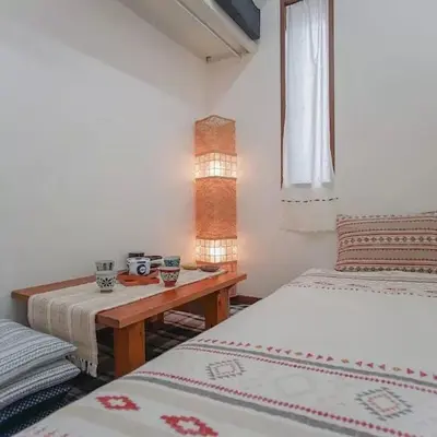 a room with two beds and a wooden table at \u76f4\u8fbe-\u6c60\u888b-2\u5206\u949f \u8f66\u7ad9\u5f92\u6b656\u5206\u949f 3bedrooms-IT0338 in Tokyo