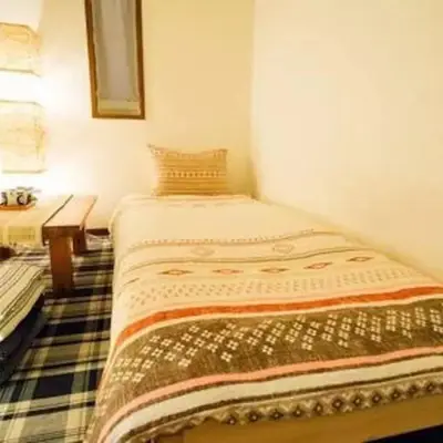 a small bedroom with a bed in a room at \u76f4\u8fbe-\u6c60\u888b-2\u5206\u949f \u8f66\u7ad9\u5f92\u6b656\u5206\u949f 3bedrooms-IT0338 in Tokyo