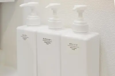 three white bottles of toothbrushes are standing next to each other at \u30ea\u30a2\u30eb\u9326\u7cf8101 in Tokyo