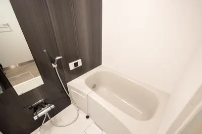 a bathroom with a white tub and a toilet at “1ST ROOM” 内装デザイナー監修！30㎡ 最大6名 経堂駅から徒歩5分 築浅 良質な暮らしを in Tokyo