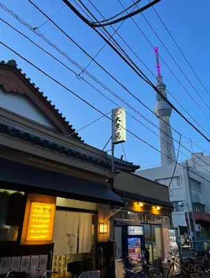 a store with a tower in the background at Sky house\u6674\u7a7a\u5854\u89c2\u666f\u9633\u53f0-03 in Tokyo