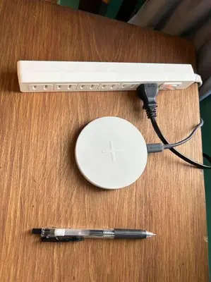 a computer mouse and a pen on a table at \u30e9\u30d5\u30a9\u30ec\uff11\uff10\uff11\u3000\u65b0\u5bbf\u304b\u308913\u5206\u306e\u304f\u3064\u308d\u3052\u308b\u304a\u90e8\u5c4b in Tokyo