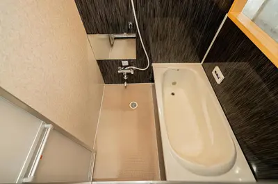 a bathroom with a tub and a toilet and a sink at TOKYO HOSHI VILLIA-Private Villa in Tokyo ideal for groups and families in Tokyo