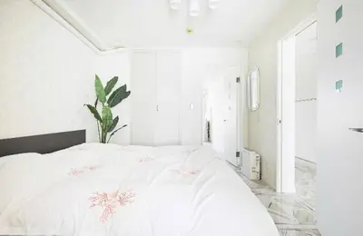 a white bedroom with a large white bed in it at Reimi Mondo501 in Tokyo