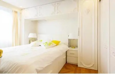 a white bedroom with a bed and a window at Reimi Mondo401-7897 in Tokyo