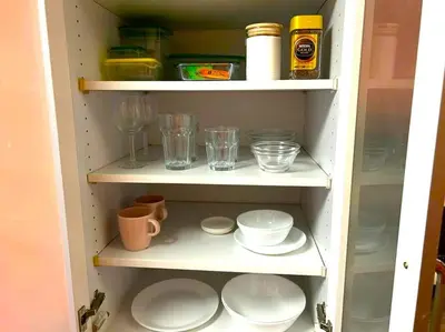 a white cabinet with plates and cups and dishes at \u30e9\u30d5\u30a9\u30ec\uff11\uff10\uff12\u3000\u65b0\u5bbf\u304b\u308913\u5206\u306e\u304f\u3064\u308d\u3052\u308b\u304a\u90e8\u5c4b in Tokyo