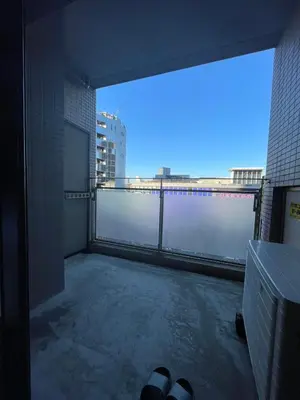 a room with a view of a building with a balcony at \u6b4c\u821e\u4f0e\u753a\u306e\u7269\u4ef65\u968e \u6771\u65b0\u5bbf\u99c5\u5f92\u6b693\u5206\u65b0\u5bbf\u6e0b\u8c37\u539f\u5bbf\u30a8\u30ea\u30a2 in Tokyo