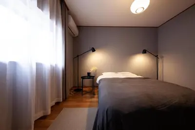 a bedroom with a bed and a window at Lucky Aoto \u30e9\u30c3\u30ad\u30fc\u9752\u6238 in Tokyo
