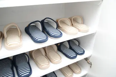 a row of shoes on shelves in a closet at \u548c\u30ce\u6953cottage\u3000\u65b0\u5bbf\u306e2\u968e\u5efa\u30665\u5ba42\u30b7\u30e3\u30ef\u30fc2\u30c8\u30a4\u30ec in Tokyo