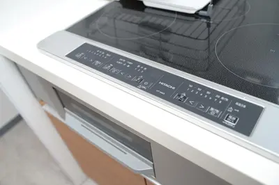 a microwave oven sitting on top of a counter at \u548c\u30ce\u6953cottage\u3000\u65b0\u5bbf\u306e2\u968e\u5efa\u30665\u5ba42\u30b7\u30e3\u30ef\u30fc2\u30c8\u30a4\u30ec in Tokyo