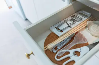 a box with a kitchen utensils in it at HARMONIA\u6771\u4eac\u5800\u5207502 in Tokyo